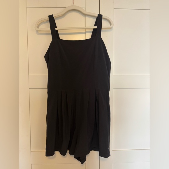 Vuori *FLAWED* Villa Cami Black Sleeveless Romper - Picture 2 of 6